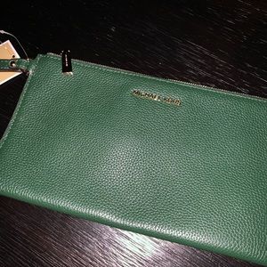 Michael Kors Mercer Lg Zip Moss Clutch